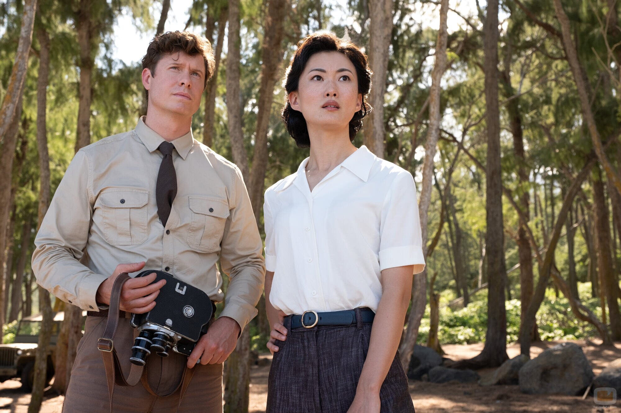 Anders Holm y Mari Yamamoto en 'Secretos y mentiras' de 'Monarch: El legado de los monstruos'