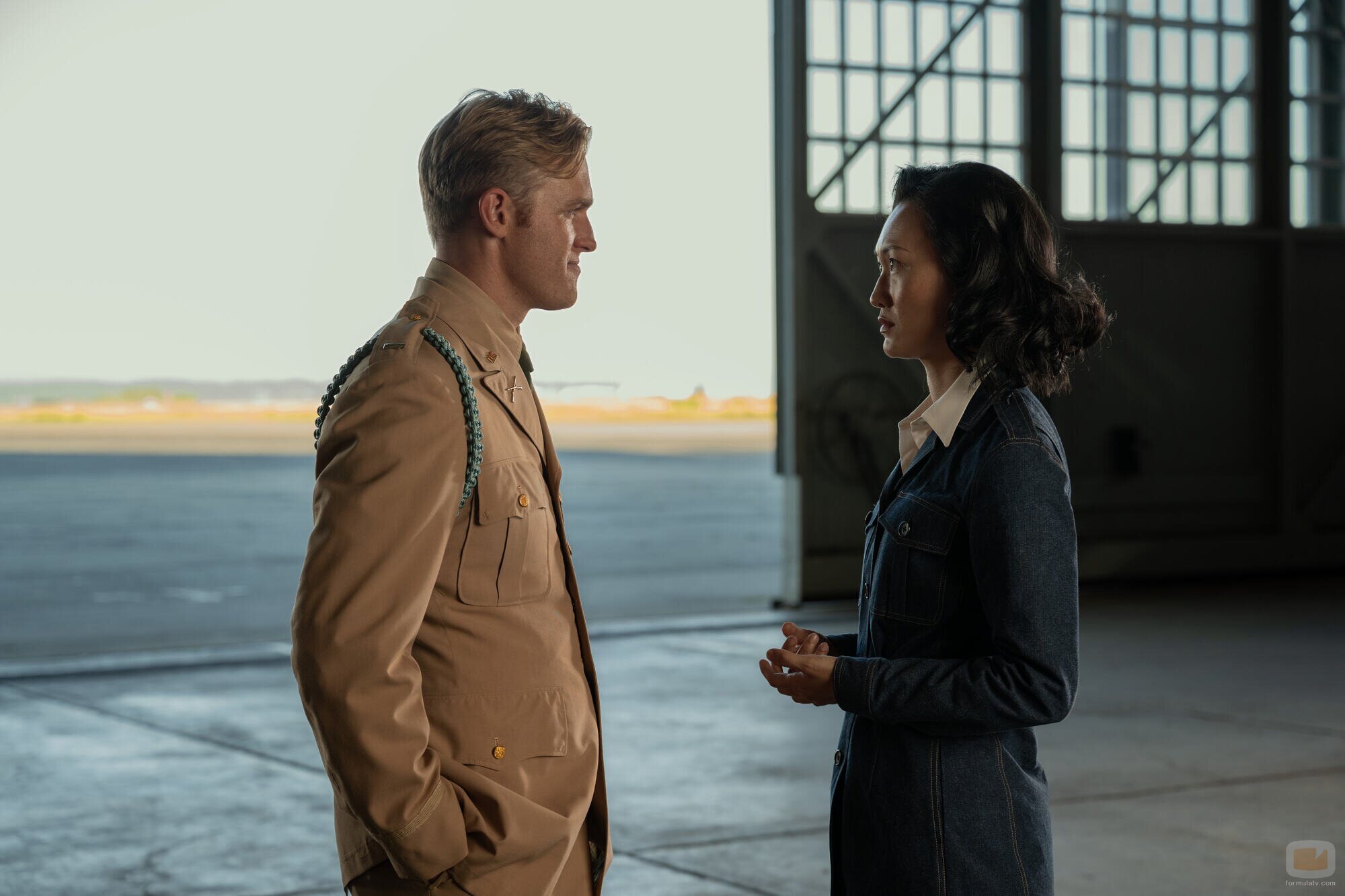 Wyatt Russell y Mari Yamamoto en 'Secretos y mentiras' de 'Monarch: Legacy of Monsters'