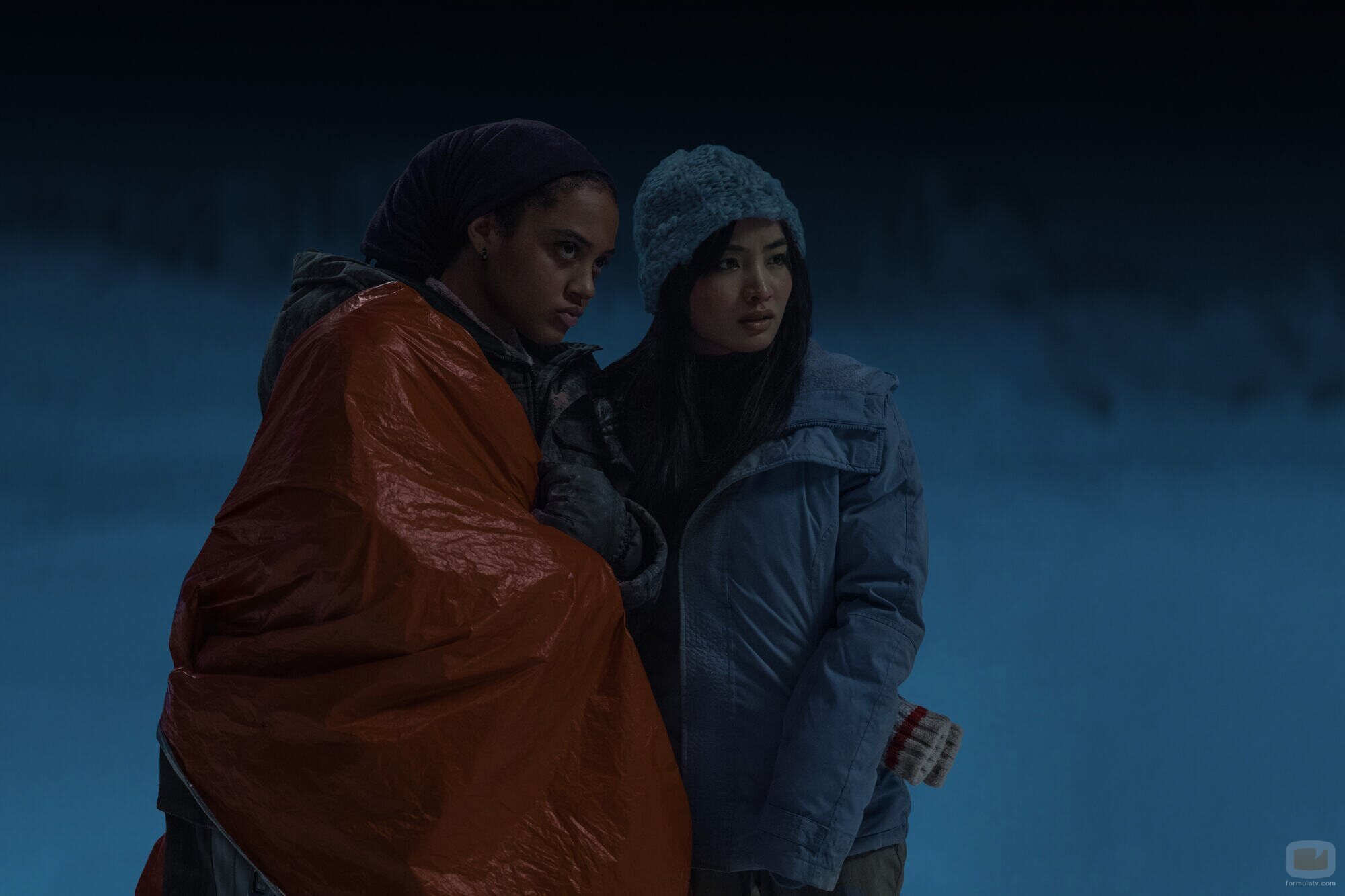 Kiersey Clemons y Anna Sawai en 'Paralelismos e interiores' de 'Monarch: El legado de los monstruos'