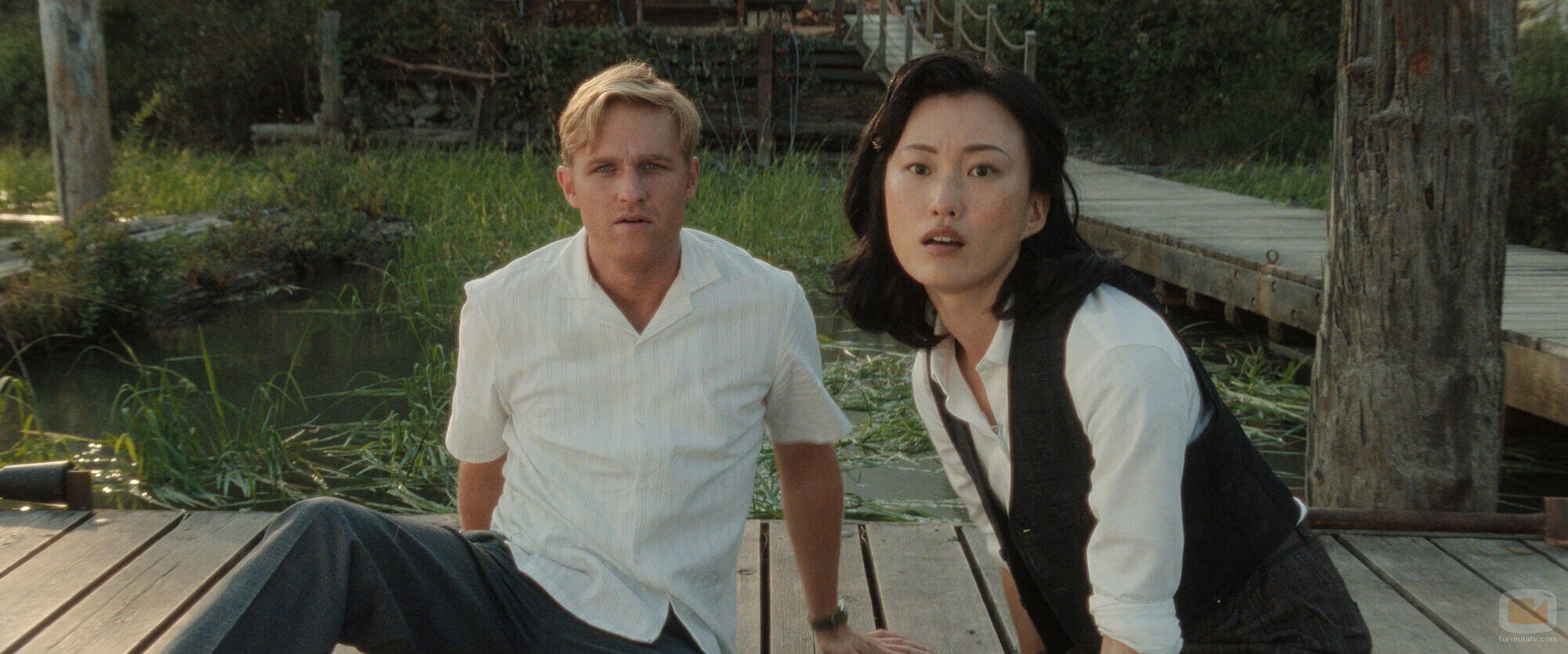 Wyatt Russell y Mari Yamamoto en 'Milagros aterradores' de 'Monarch: El legado de los monstruos'