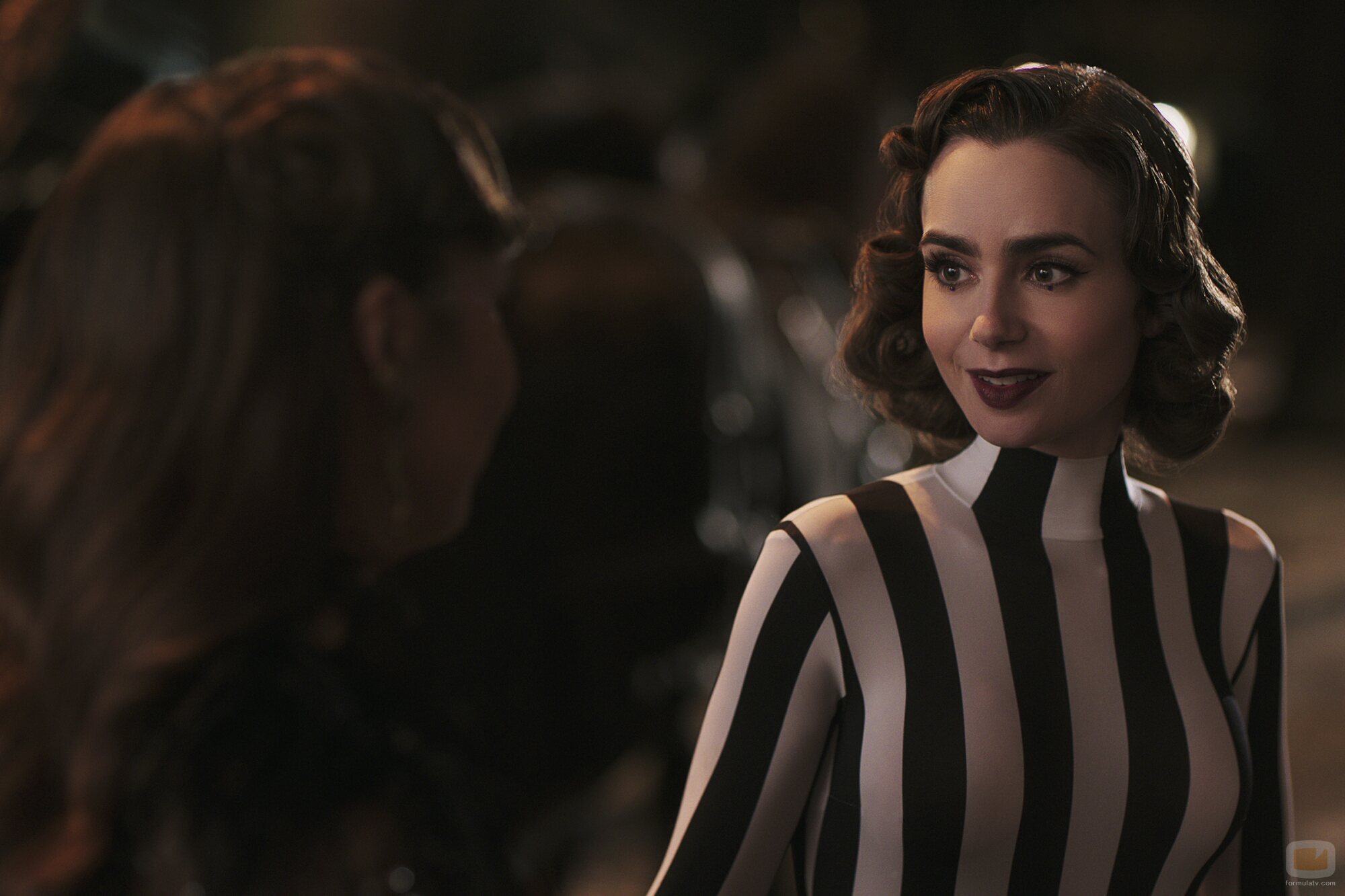 Lily Collins en 'Baile de máscaras' de 'Emily en París'