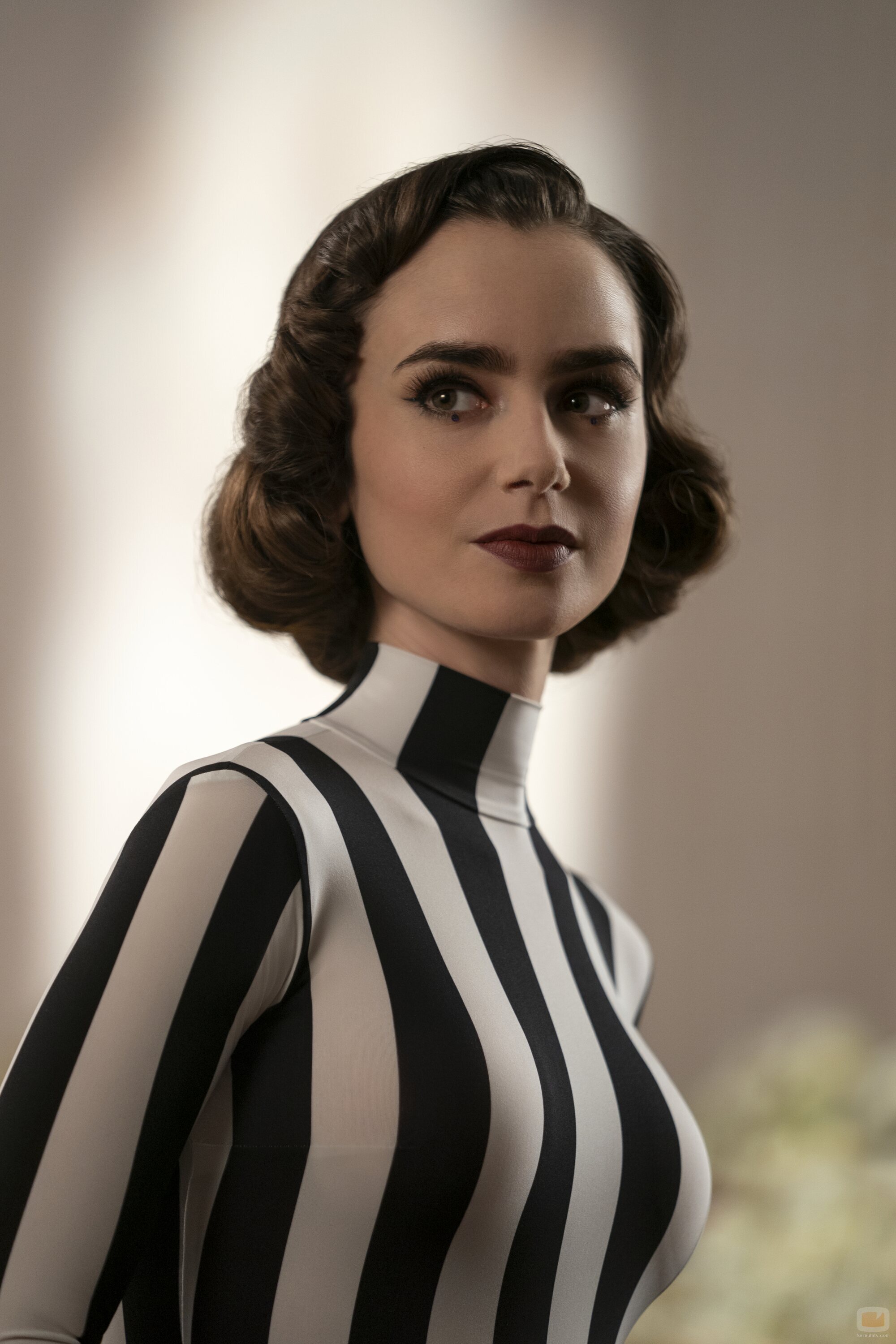 Lily Collins en el 4x03 de 'Emily en París'