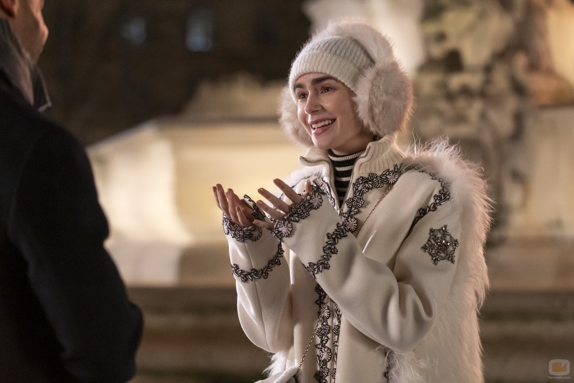 Lily Collins en el 4x06 de 'Emily in Paris'