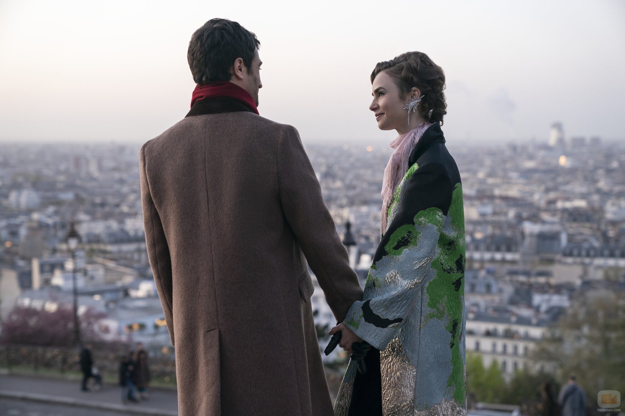Lily Collins en el 4x08 de 'Emily en París'