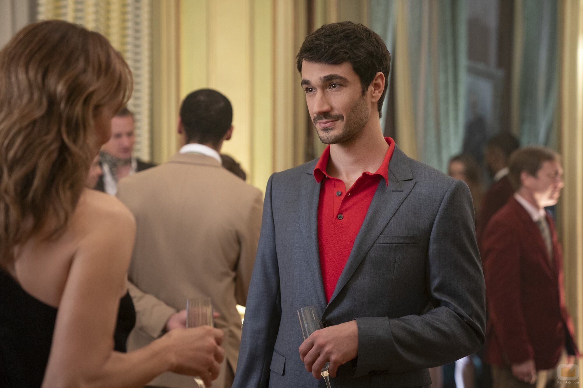 Eugenio Franceschini en el 'De vuelta a Le Crazy Horse' de 'Emily in Paris'
