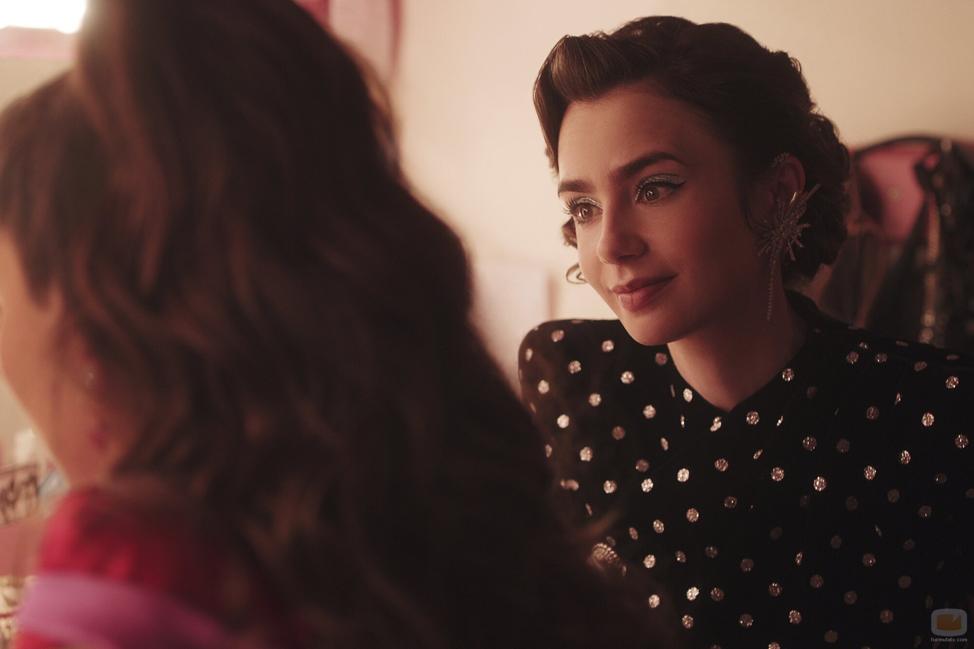 Lily Collins en el 4x08 de 'Emily in Paris'