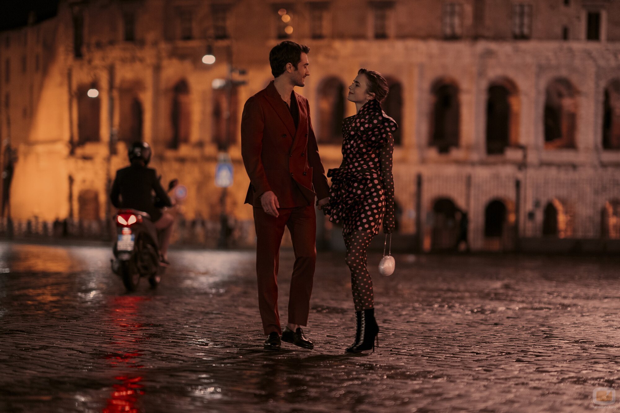 Lily Collins y Eugenio Franceschini en el 4x09 de 'Emily in Paris'