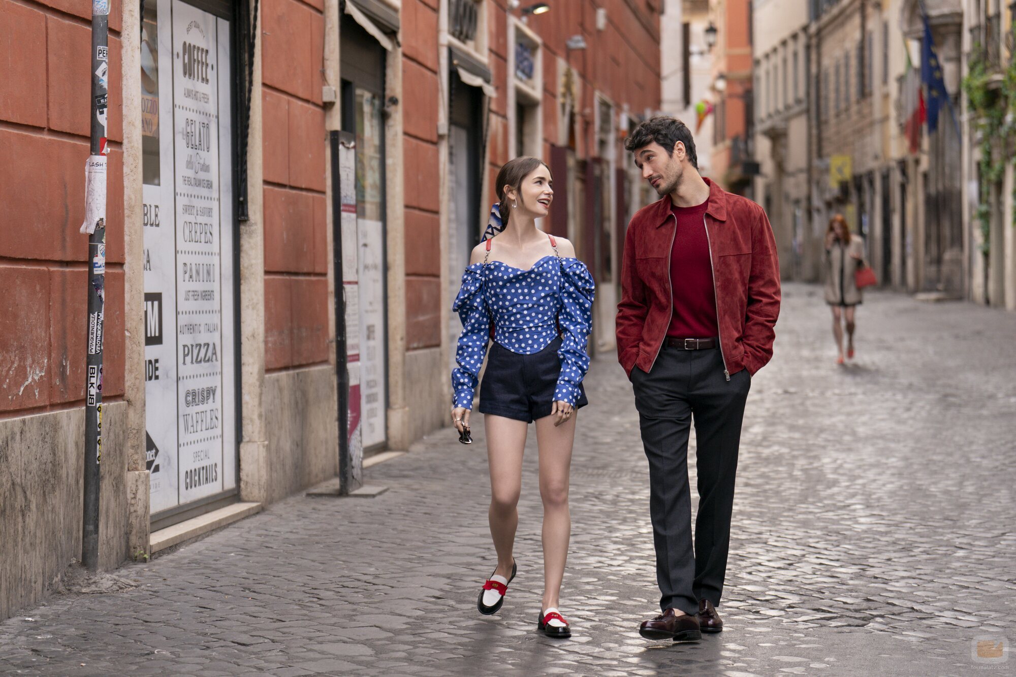 Escena de Lily Collins y Eugenio Franceschini en el 4x09 de 'Emily in Paris'