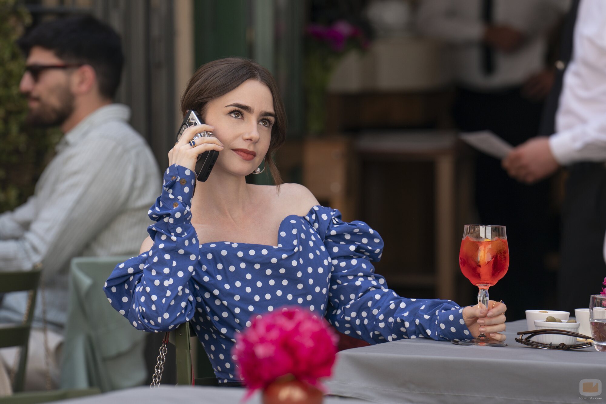 Lily Collins en el 4x09 de 'Emily in Paris'
