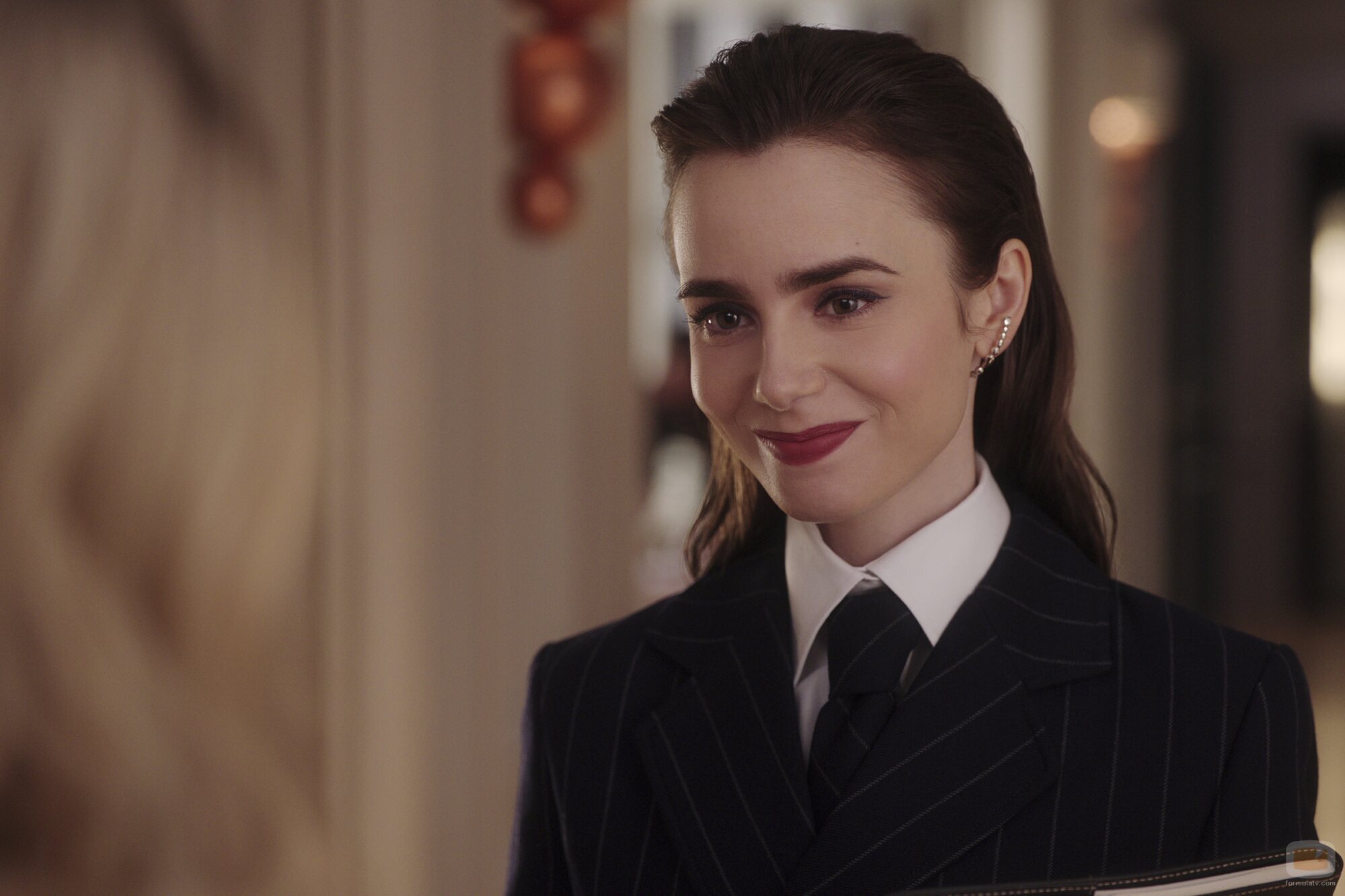 Lily Collins en el 4x09 de 'Emily en París'