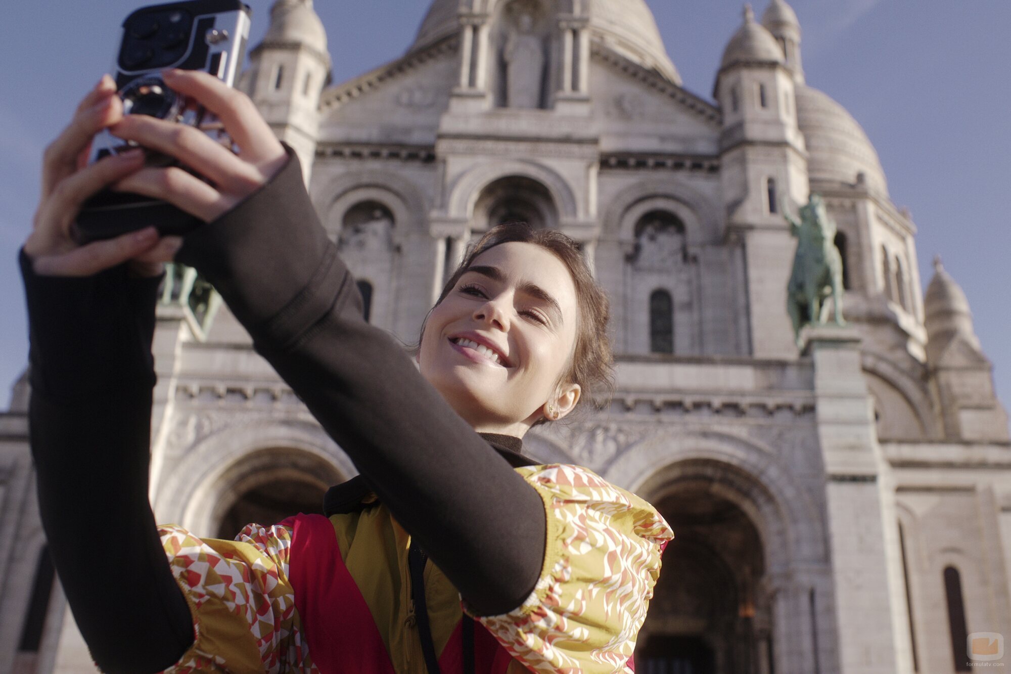 Lily Collins en 'Escapada romana' de 'Emily en París'