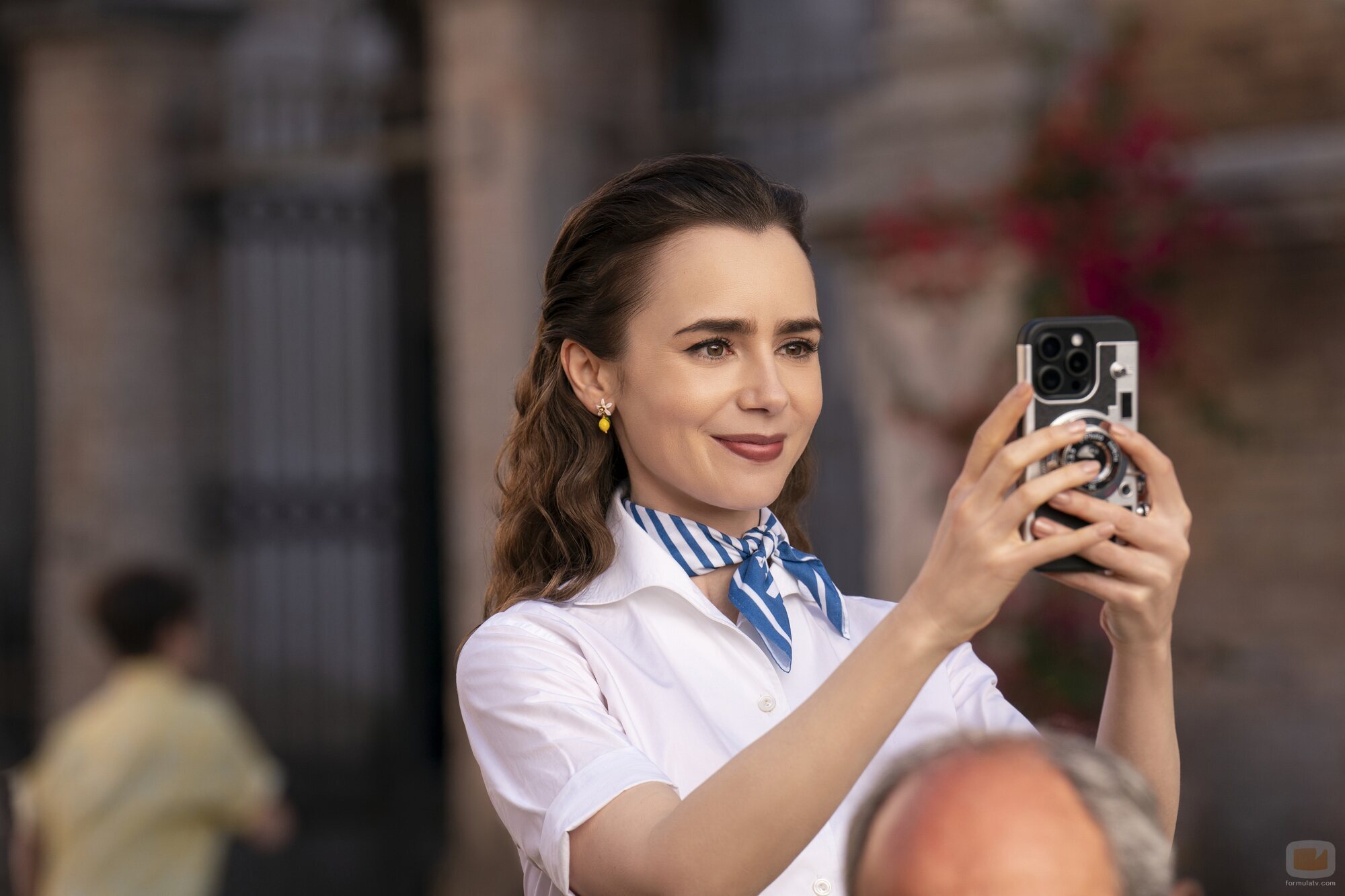 Lily Collins en el 'Todos los caminos conducen a Roma' de 'Emily in Paris'