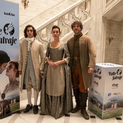 Mateo Jalón, Miren Arrieta y Toni Salgado en la presentación de 'Valle Salvaje'