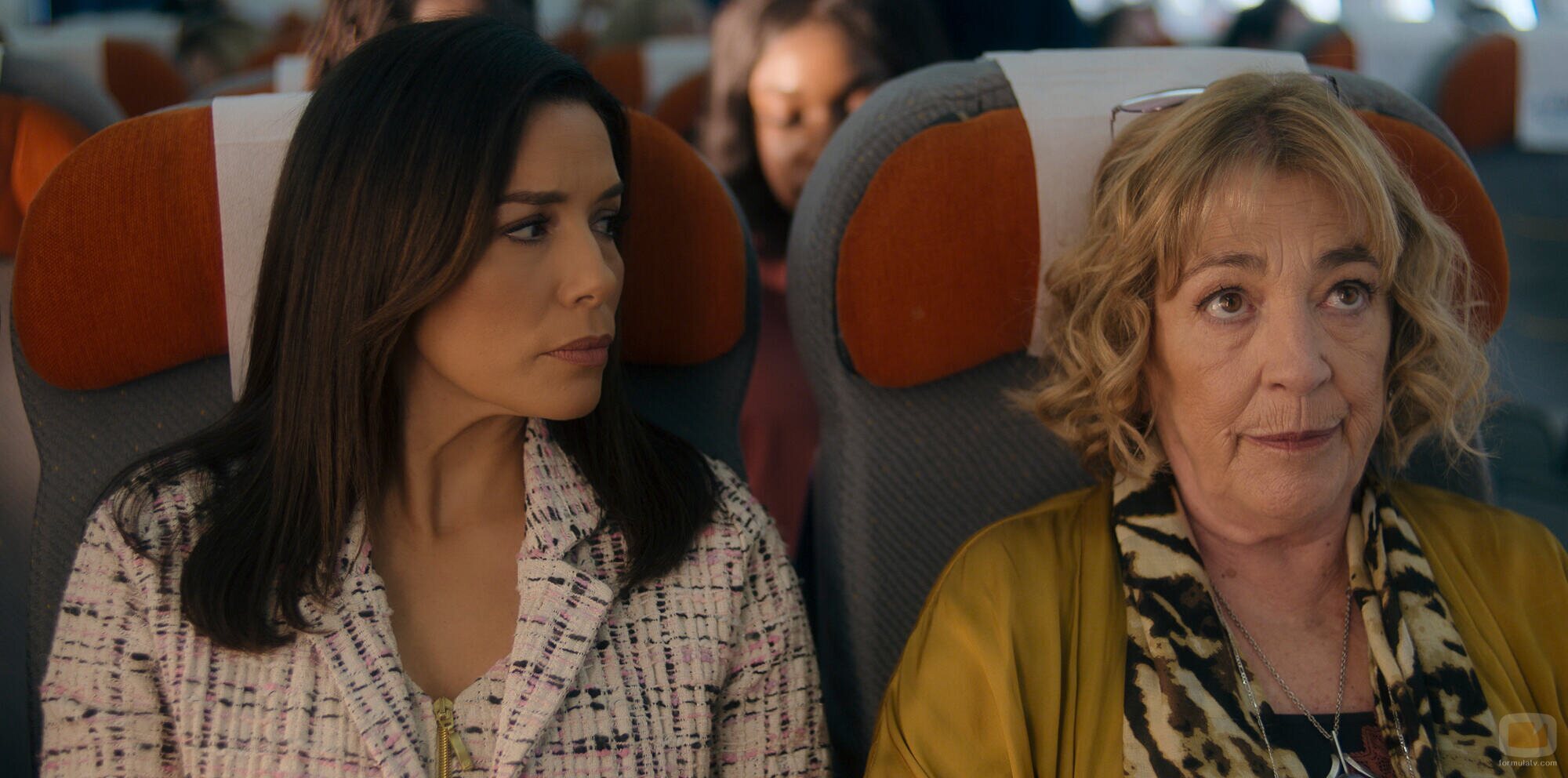 Eva Longoria y Carmen Maura en el 1x01 de 'Land of Women'
