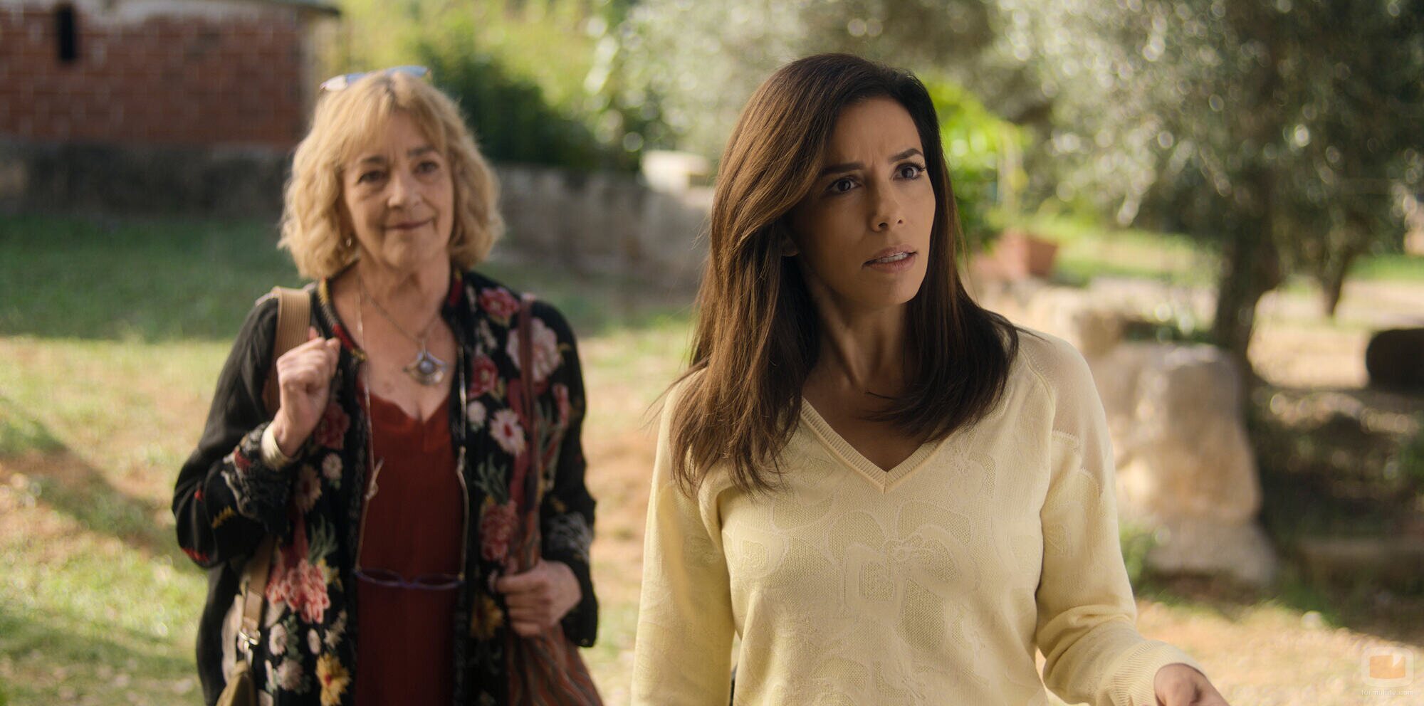 Eva Longoria y Carmen Maura en 'Capítulo 2' de 'Land of Women'