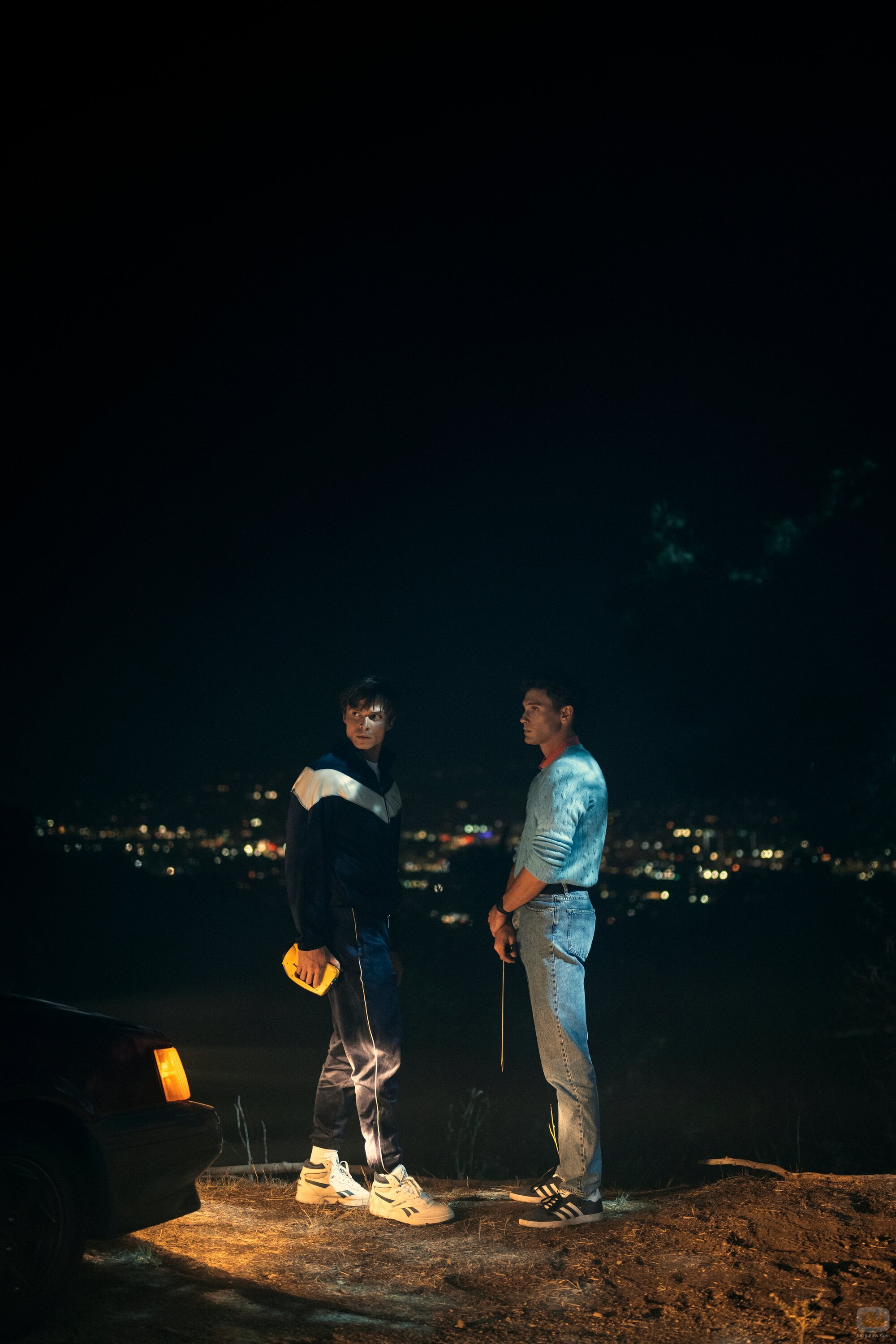 Cooper Koch y Nicholas Chavez en el 2x01 de 'Monstruos'