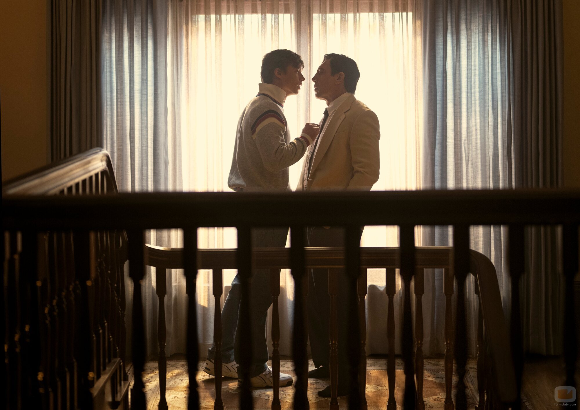 Javier Bardem y Nicholas Chavez en el 2x04 de 'Monster'