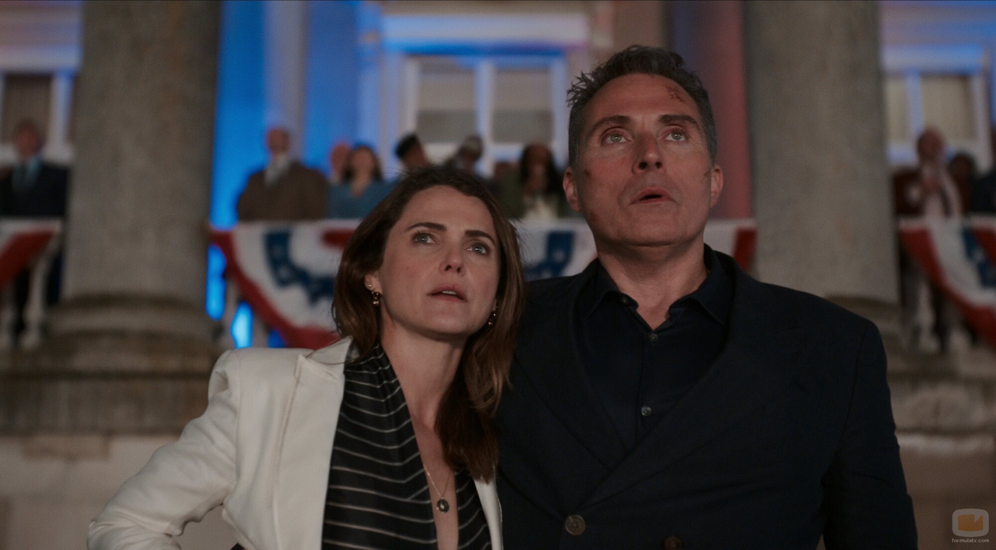 Keri Russell y Rufus Sewell en el 2x03 de 'The Diplomat'