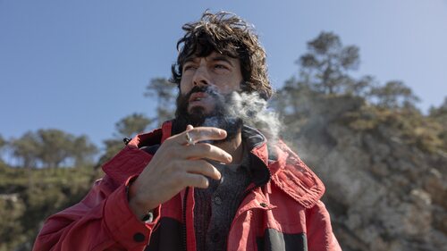 Javier Rey en el 1x03 de 'La última noche en Tremore Beach'