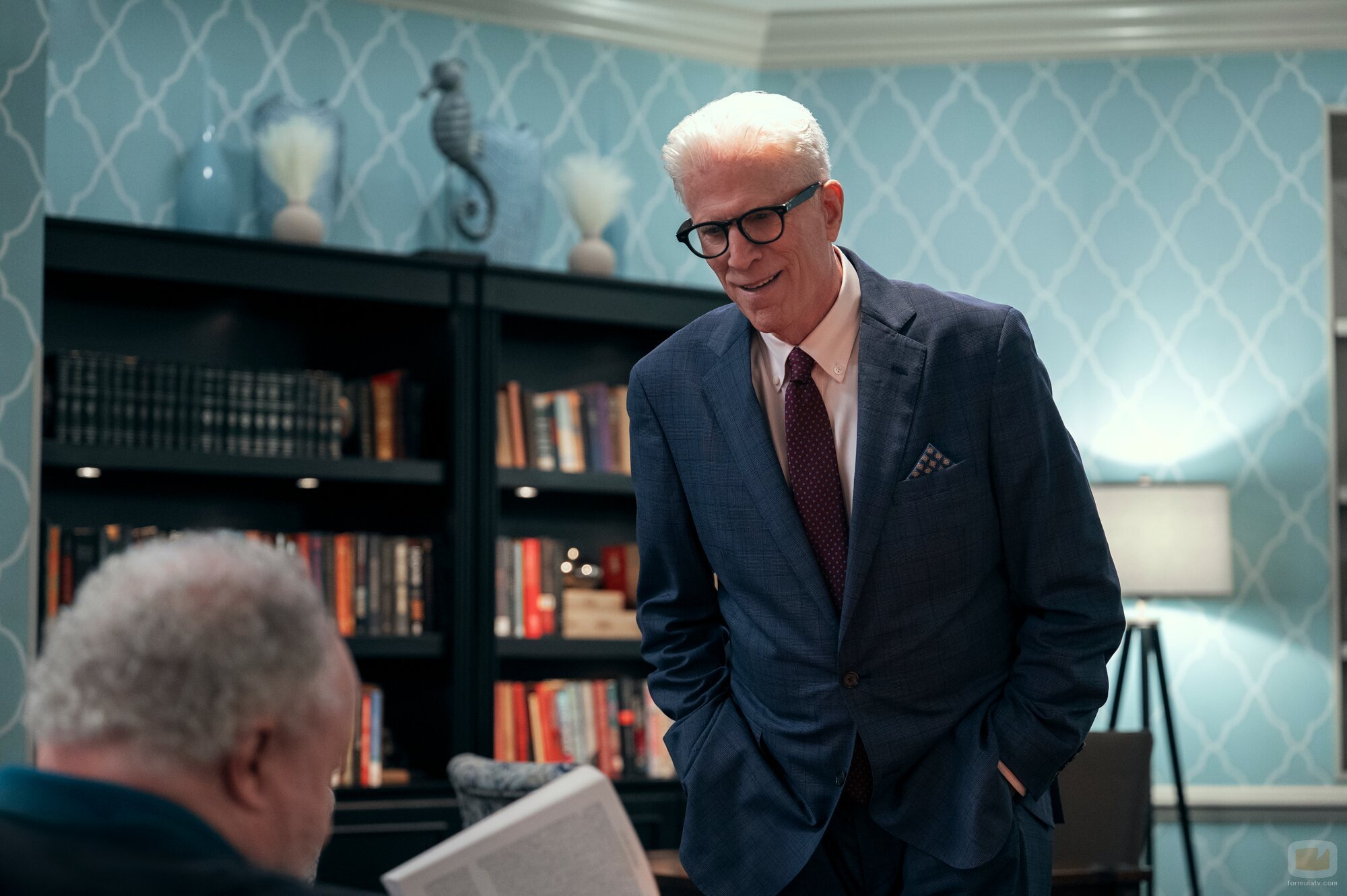 Ted Danson en el 1x03 de 'Un hombre infiltrado'