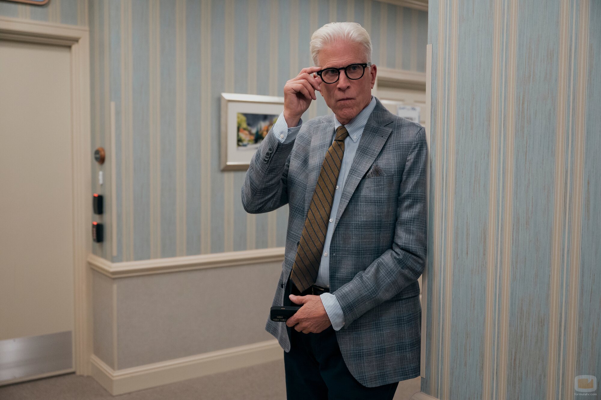 Ted Danson en el 1x04 de 'Un hombre infiltrado'
