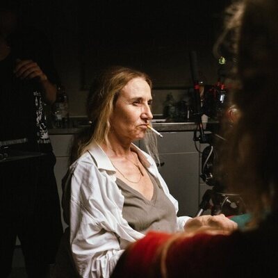Mona Martínez en el 1x03 de 'Mamen Mayo'