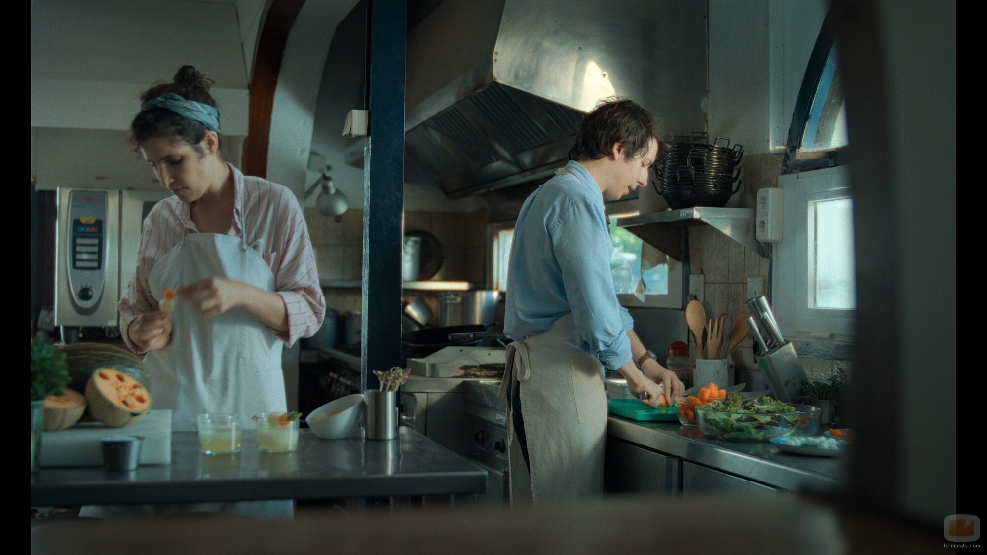 Pablo Capuz y Carla Linares en el 1x04 de 'Mamen Mayo'
