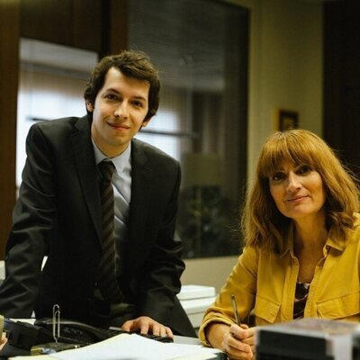 Silvia Abril y Pablo Capuz en 1x04 titulado 'Un restaurante frente al mar' de 'Mamen Mayo'