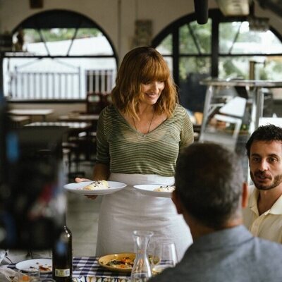 Javier Pereira y Silvia Abril en 1x04 'Un restaurante frente al mar' de 'Mamen Mayo'