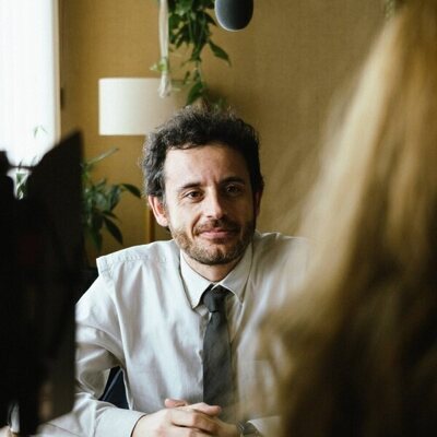 Javier Pereira en 1x04 titulado 'Un restaurante frente al mar' de 'Mamen Mayo'