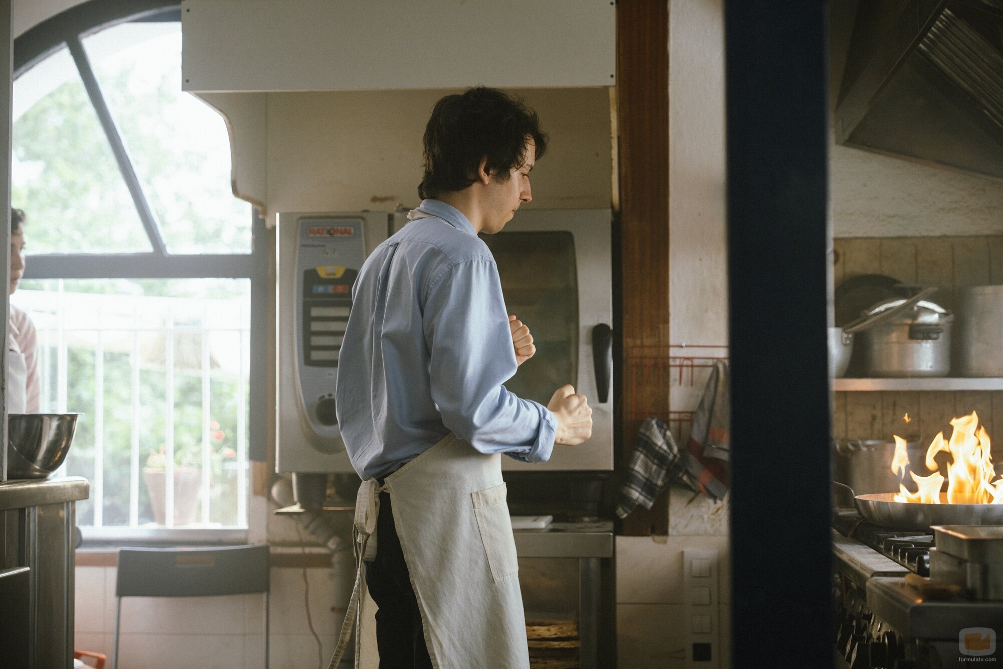 Pablo Capuz en 1x04 titulado 'Un restaurante frente al mar' de 'Mamen Mayo'