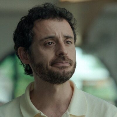 Still de Javier Pereira en 1x04 titulado 'Un restaurante frente al mar' de 'Mamen Mayo'