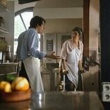 Pablo Capuz y Carla Linares en la temporada 1 y el capítulo 04 de 'Mamen Mayo'