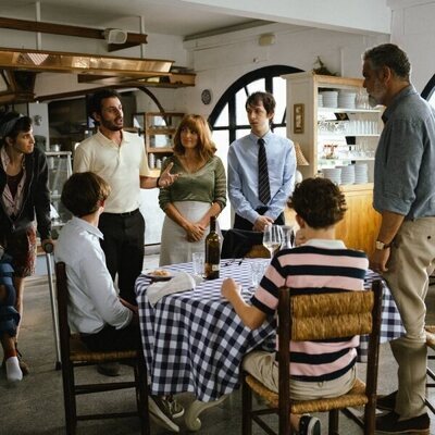 Still de 1x04 'Un restaurante frente al mar' de 'Mamen Mayo'