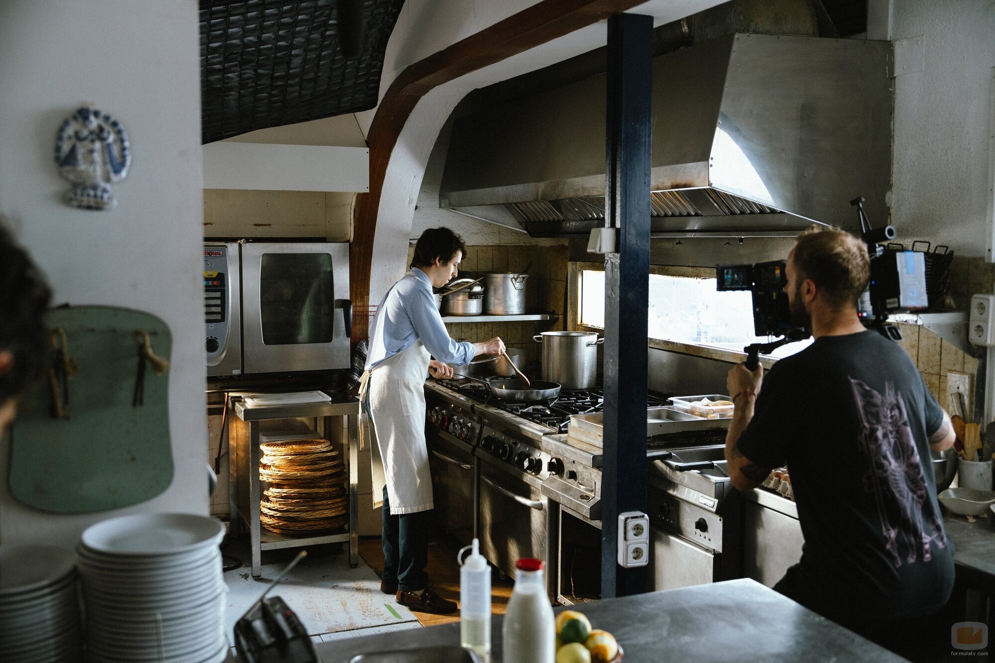 Still de Pablo Capuz en 1x04 titulado 'Un restaurante frente al mar' de 'Mamen Mayo'