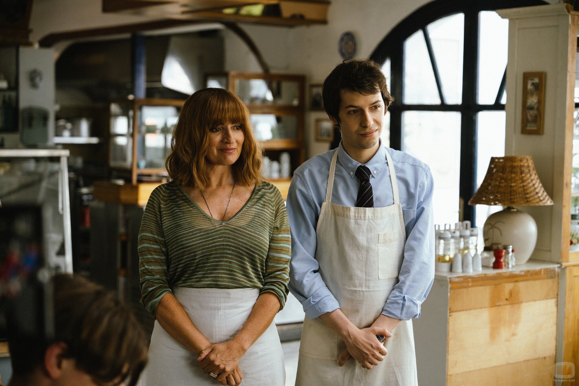 Escena de Silvia Abril y Pablo Capuz en la temporada 1 y el capítulo 04 de 'Mamen Mayo'