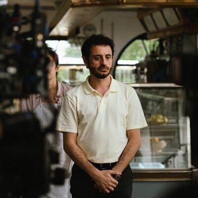 Javier Pereira en 1x04 'Un restaurante frente al mar' de 'Mamen Mayo'