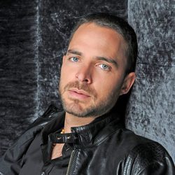 Manolo Cardona es Martín La Roca