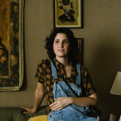 Imagen de Carla Linares en 1x04 titulado 'Un restaurante frente al mar' de 'Mamen Mayo'