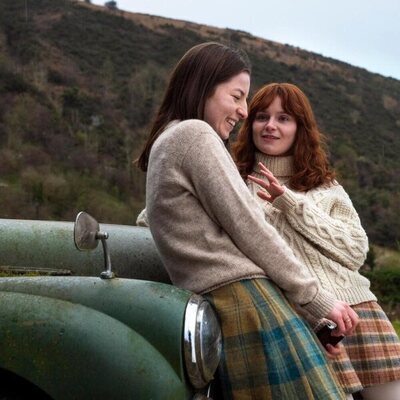 Lola Petticrew y Hazel Doupe en 1x01 'La causa' de 'No digas nada'