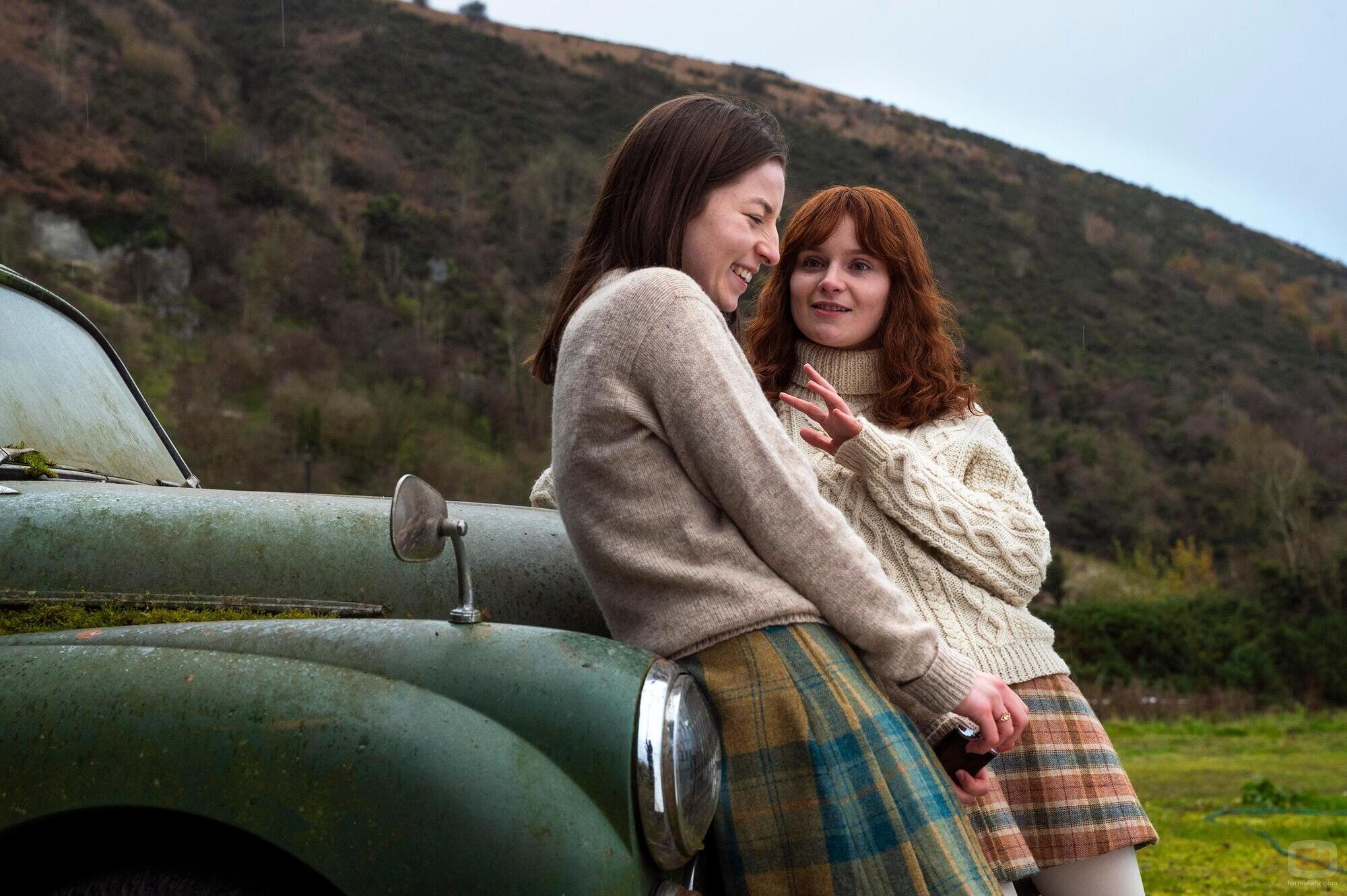 Lola Petticrew y Hazel Doupe en 1x01 'La causa' de 'No digas nada'
