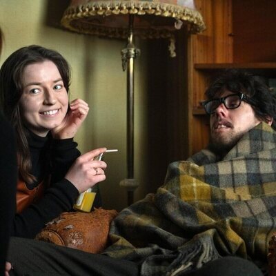 Josh Finan y Hazel Doupe en la temporada 1 y el capítulo 03 de 'No digas nada'