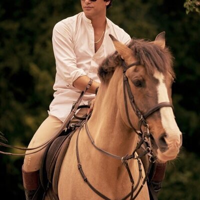 Luke Pasqualino en el 1x04 de 'Rivales'