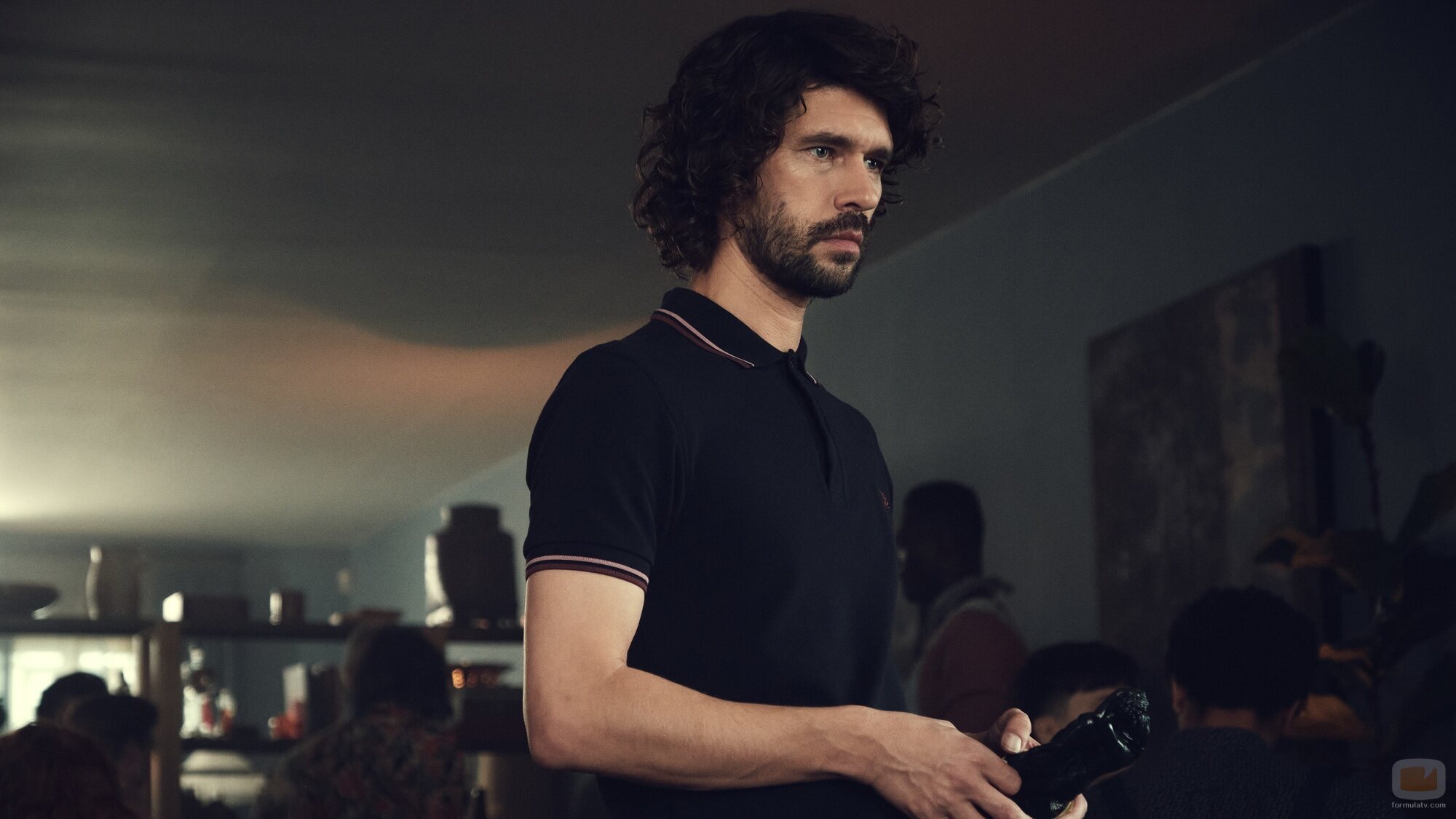 Ben Whishaw en la temporada 1 y el capítulo 03 de 'Palomas negras'