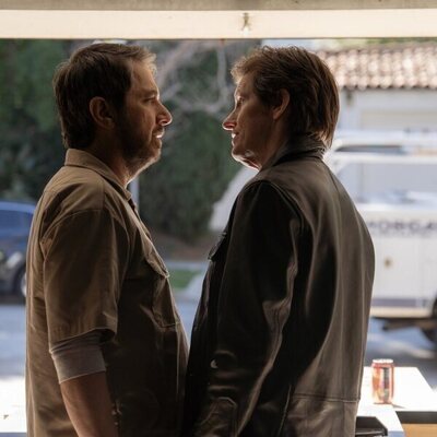 Ray Romano y Denis Leary en el 1x01 de 'No Good Deed'