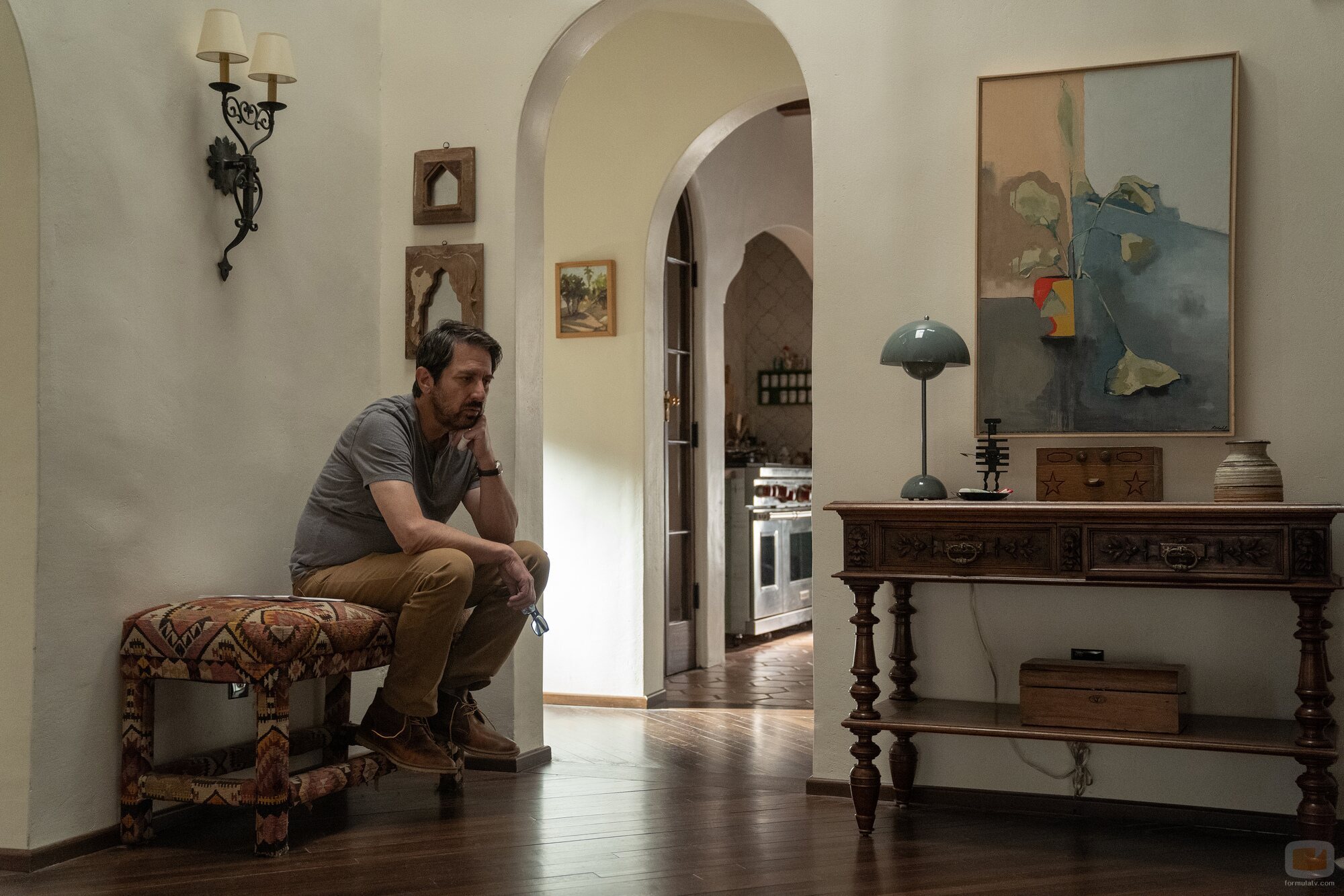 Escena de Ray Romano en el 1x02 de 'Fachadas'