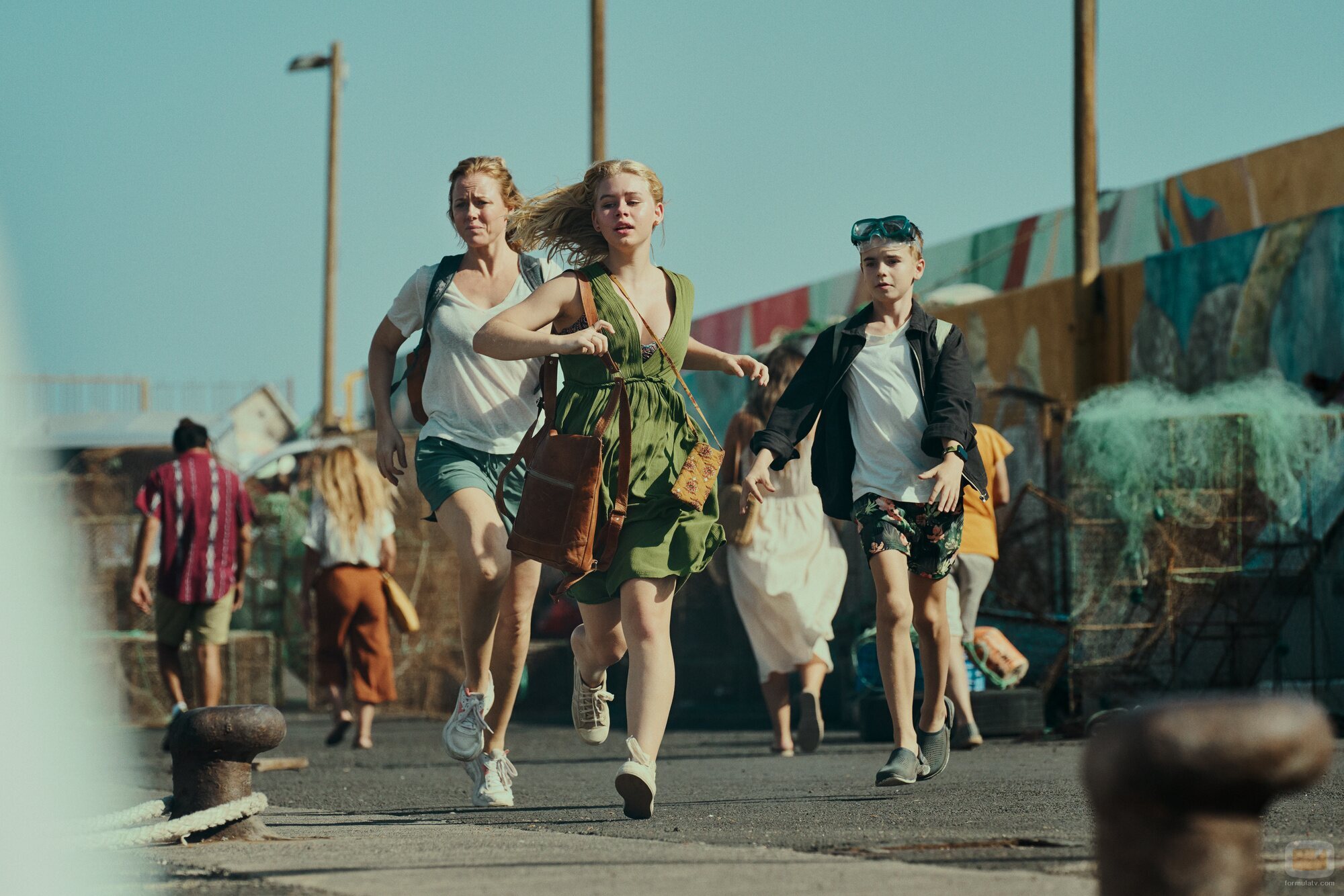 Escena de Ingrid Bolsø Berdal y Alma Günther en el 1x01 de 'La Palma'