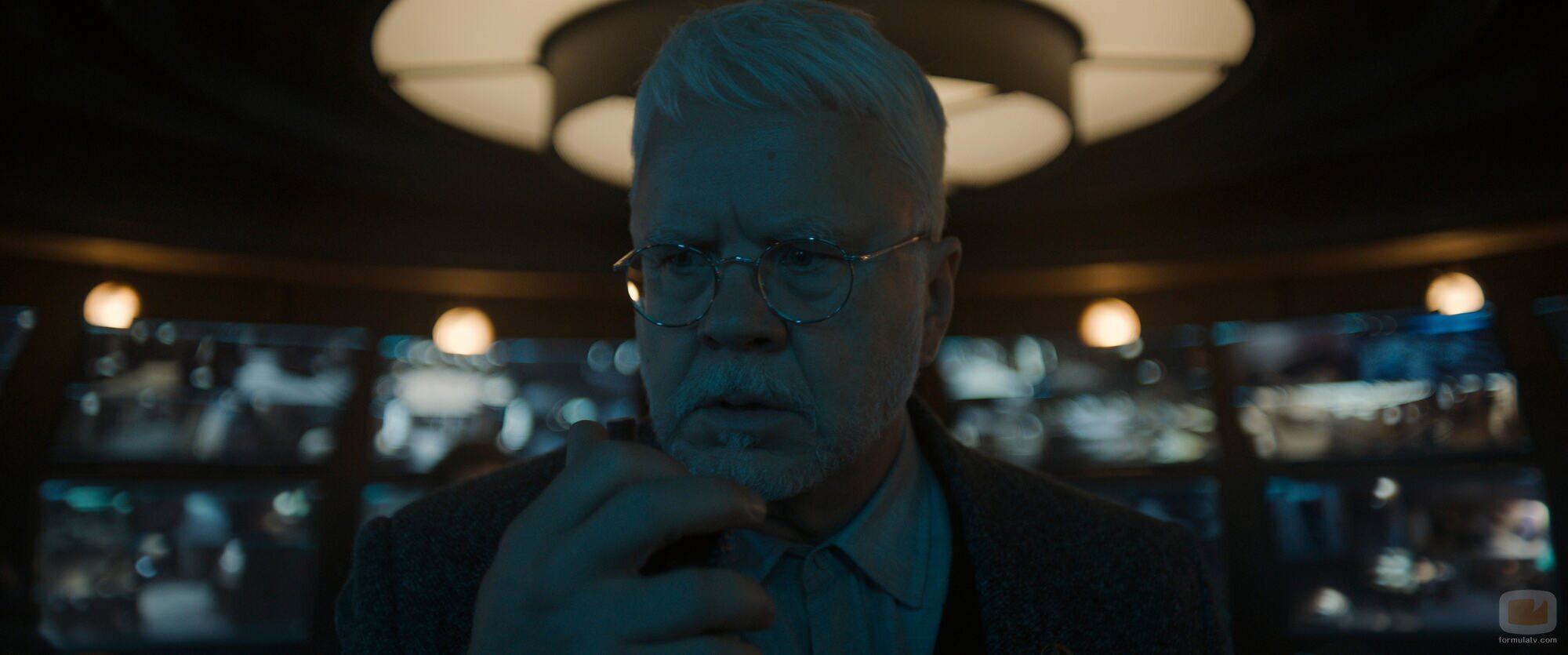 Tim Robbins en Capítulo 6 titulado 'Barricadas' de 'Silo'