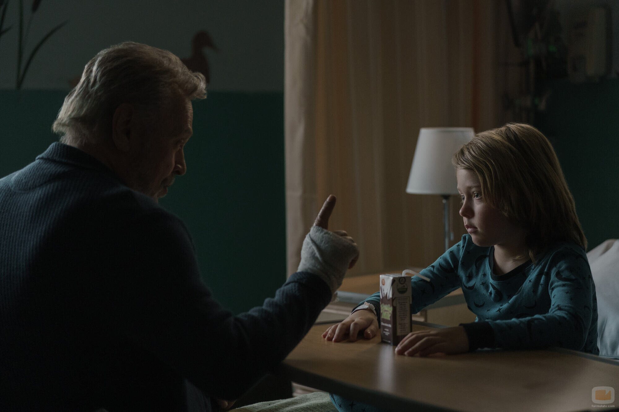 Billy Crystal y Jacobi Jupe en el 1x03 de 'Before'