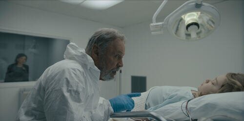 Billy Crystal y Jacobi Jupe en Capítulo 5 titulado 'Folie à Deux' de 'Before'